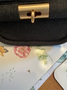 Gu_de Love Shoulder Bag in Indigo (Denim).